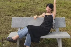 裙子里别穿“安全裤”了！现在流行这2种穿法，时髦个性又有气质图片