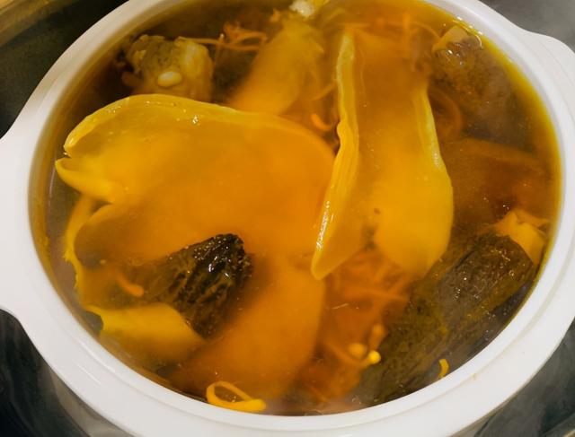 香菇花胶炖汤热量高不 2026年香菇花胶煲鸡汤的功效