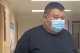 孙越现身医院做手术，穿短袖露出手臂纹身， 网友：去的减肥科？图片