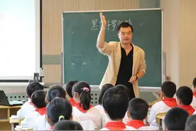 中小学教师想调动到教育局，以为是升官，去了才发现样样不如老师图片