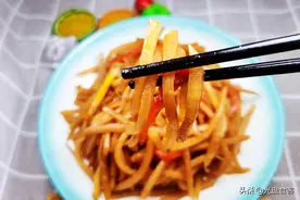 苤蓝家常做法，简单美味，下饭又下酒，今年还剩最后一茬，别错过图片