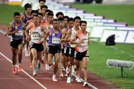 多布杰夺全运会男子10000米金牌图片