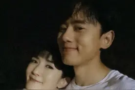 张杰七夕晒与谢娜10年前后对比照，为妻子扎丸子头送花仪式感满满图片