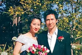 张家辉的“渣男式清醒”，扯下了圈内多少模范夫妻的伪装图片