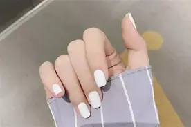 选对适合自己的甲油胶，让你手部肤色更显白图片