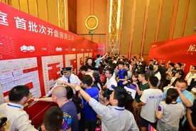 自己去售楼中心和中介买房，本质上没有区别，实际上还是有点区别图片