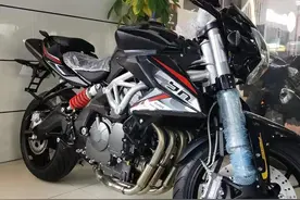 这期聊聊国内唯一一款四缸神车黄龙600图片