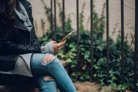 这四个动作会让女生舒服到“嗯哼”，直男红着脸也要看完图片