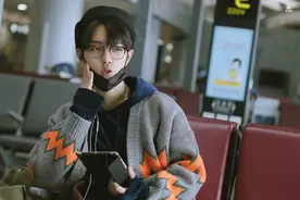 手中握阳光，眼里藏星光，明媚少年郎，一直从未变~图片