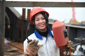 宁波船厂“女焊子”火爆网络，她才是该追的“网红”图片