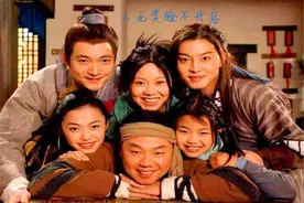俗语“人无笑脸不开店”其实还有下半句，将它们合起来，才更精妙图片