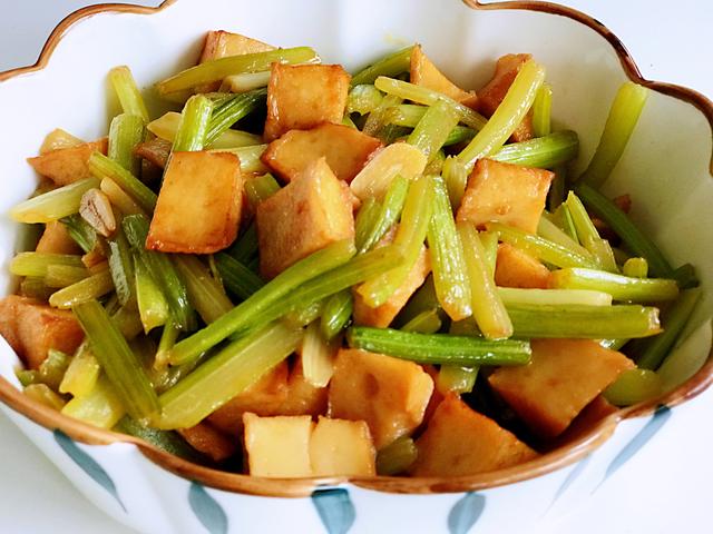 秋季多给孩子吃它，富含18种氨基酸，铁含量极高，补血养颜气色好