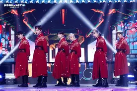 韩国又“偷”汉服！男团将飞鱼服穿上舞台，连中国人也被搬过去图片