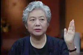 李玫瑾教授：没出息的孩子，吃饭时大多有3种表现，要及早纠正图片