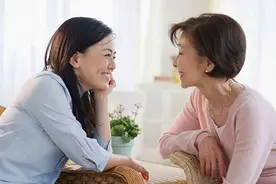 母女俩同时嫁给父子俩，真是亲上加亲！网友：完美解决了婆媳关系图片