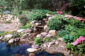 自家池塘自己打造，准备好薄膜和无纺布，形状大小自己做主图片