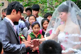 婚后两天，凤凰男要求妻子：把我妈接过来照顾，半年后重归农门图片