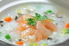 把大米这样熬粥，营养丰富，味道清香，是非常好的养生保健食品图片