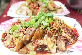 这才是四川麻辣鸡的正宗做法，两盘都不够吃，吃了还想吃视频封面