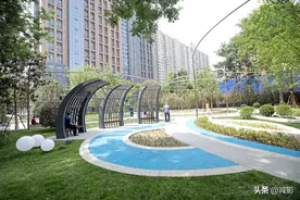 街头现“口袋公园”，麻雀虽小五脏俱全，还搭配5星级卫生间图片