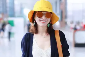 匡威难道这么磨脚？就连吴昕穿上都忍不住当拖鞋踩，不料更潮了图片