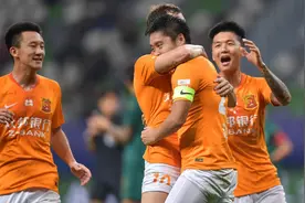 0-2到2-2！韩国裁判抢镜：96分钟压哨判点，99分钟绝平图片