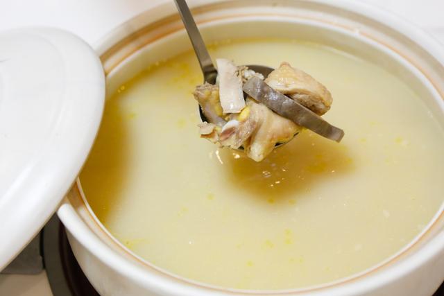 花胶煲姜酒猪肚 花胶煲姜酒猪肚汤的做法