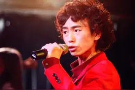 庞麦郎：因一首滑板鞋走红后不认父母，演唱会只有7人，今怎样了图片