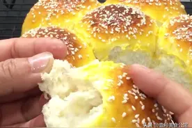 在家教你做好吃的酸奶面包，甜香松软，营养美味，老少皆宜的美食图片