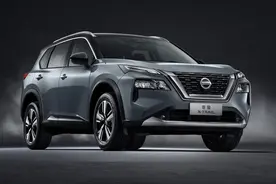 全新一代奇骏到店，分体式大灯+悬浮中控屏，能延续热销吗图片