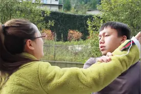 小伙与女友在一起五年，做了五年备胎，最后一耳光让小伙彻底死心视频封面