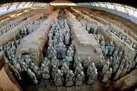 兵马俑是由真人烧制而成？一尊兵马俑裂开后，专家揭开了历史谜团图片