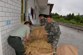 涓涓暖流润心田——四川省南充市嘉陵区人武部帮扶贫困村的故事图片
