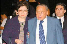 富豪邱德根：娶小姨子相伴，晚年老年痴呆，子女无一人愿照顾图片