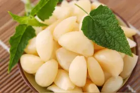 原来火锅店的“糖蒜”是这样腌制成的，加这3种料泡一泡，超美味图片