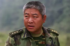 《士兵突击》钢七连为什么会被拆散呢？这才是团长的高明之处图片