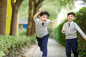 家有儿女如何养育？儿子养三气，女儿修三容，孩子成长能少走弯路图片