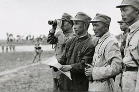 淮海战役中，国军弹尽粮绝，为何粟裕不乘胜追击反而给敌军送食物图片