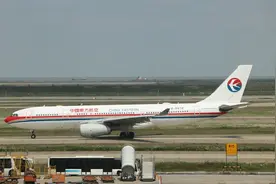 气氛陡然紧张！航班大批取消和熔断，身在这些国家回国将变得更难图片