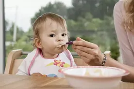 给孩子做辅食，三类调料别乱放，会“偷走”娃的身高，妈妈要记住图片