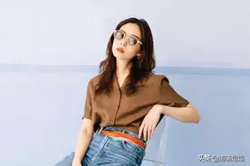 女人过了45岁，买短袖要牢记三不要，显得俗气廉价，谁穿谁丑图片