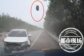 惊魂！高速惊现“飞天轮胎”，360°转了整整3圈才停下图片