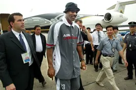 NBA球星中国行：科比粉丝最多，詹姆斯气场最足，库里女粉成堆图片