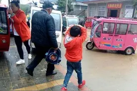 为啥老人身上会有一股味？建议：50岁后远离3个习惯，老了或没味图片