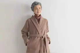 满头白发不影响美丽，七八十岁奶奶精致的穿搭，时髦大气又显年轻图片