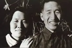 18岁当县委书记，考入黄埔军校，21岁嫁军委主席后嫁开国元帅图片