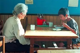 奶奶带娃身高猛长，妈妈带娃身高停滞，医生：都是午睡惹的祸图片