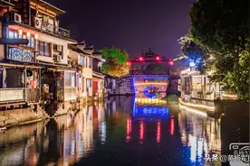 江苏古镇在京杭大运河畔，离苏州火车站35分钟车程，夜色非常美图片