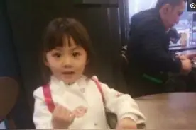 老爸要出国把女儿交给奶奶照顾，数月回来后女儿”变了样“图片