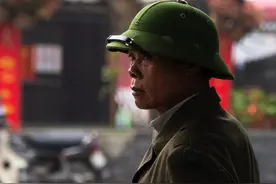越南街头实拍 爱戴绿帽子的国家图片